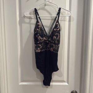 🖤V Neck Auden Lace Bodysuit🖤